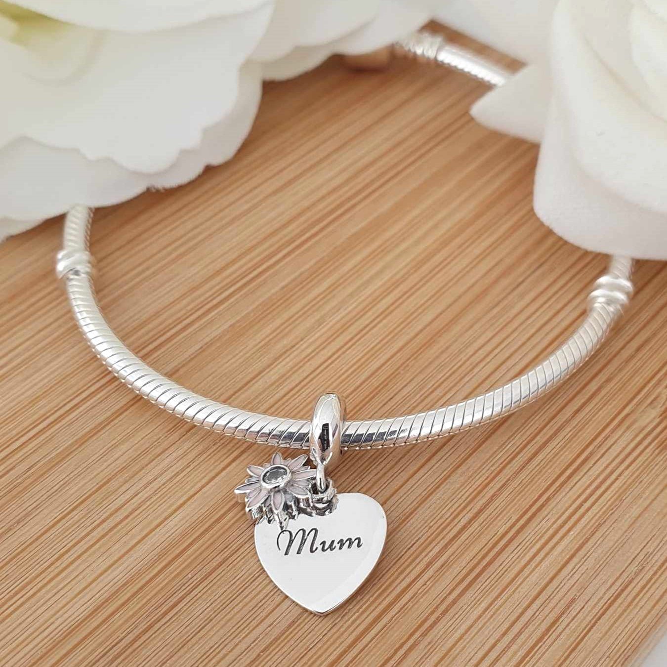 Mum Charm - The Bee Charm