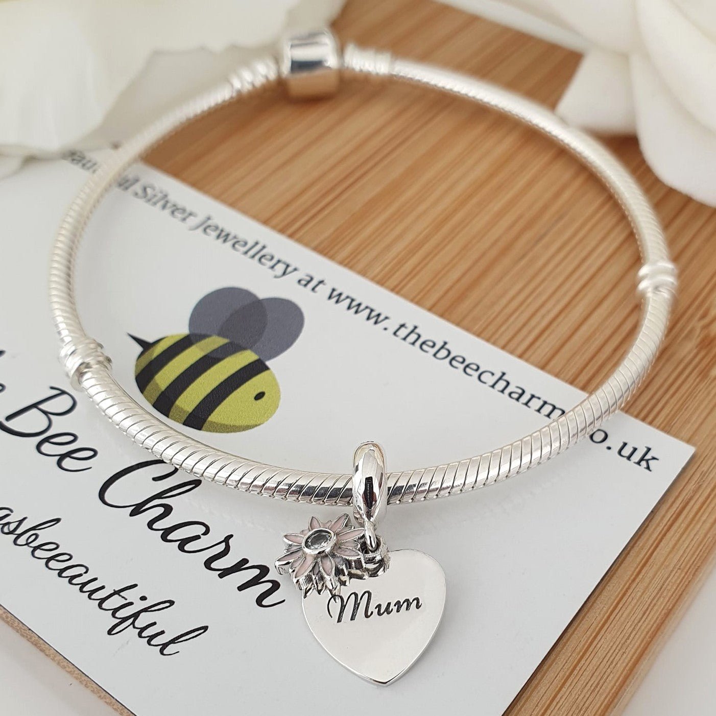 Mum Charm - The Bee Charm