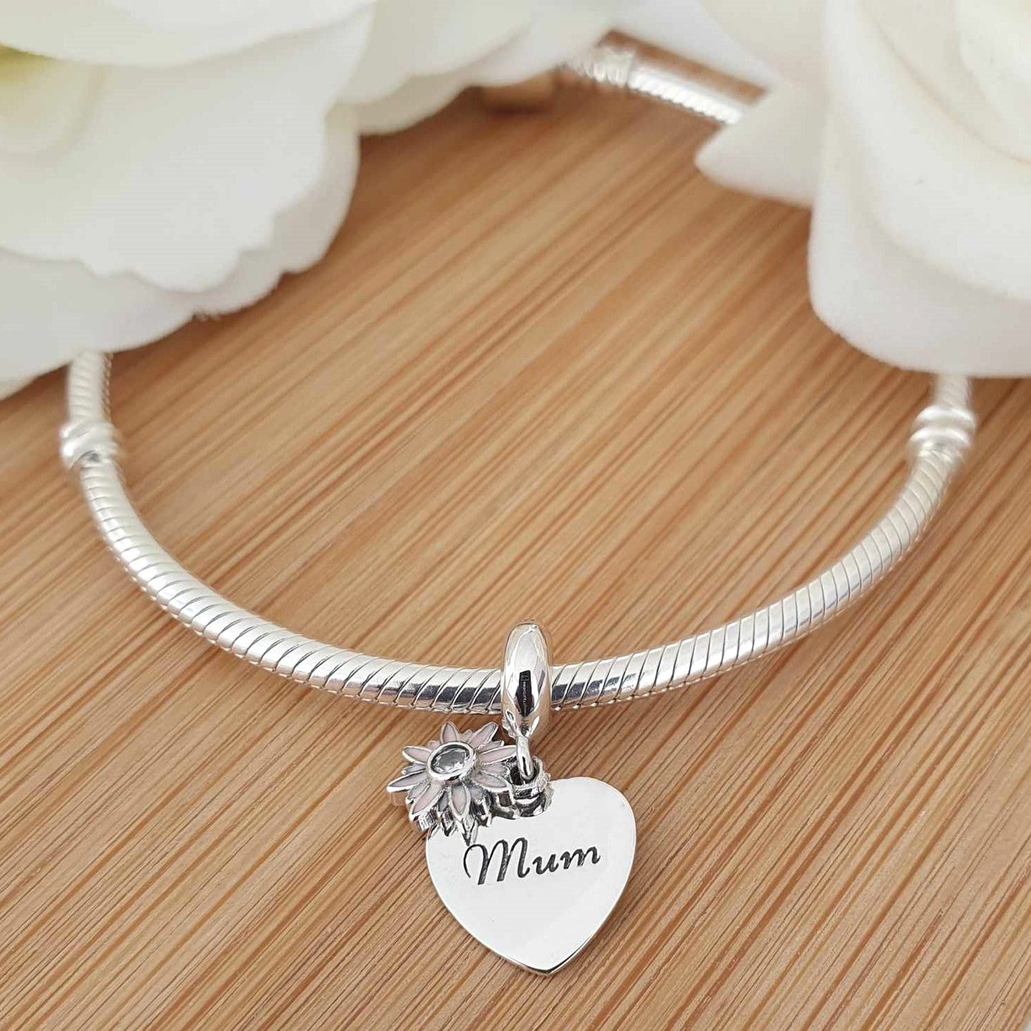 Mum Charm - The Bee Charm